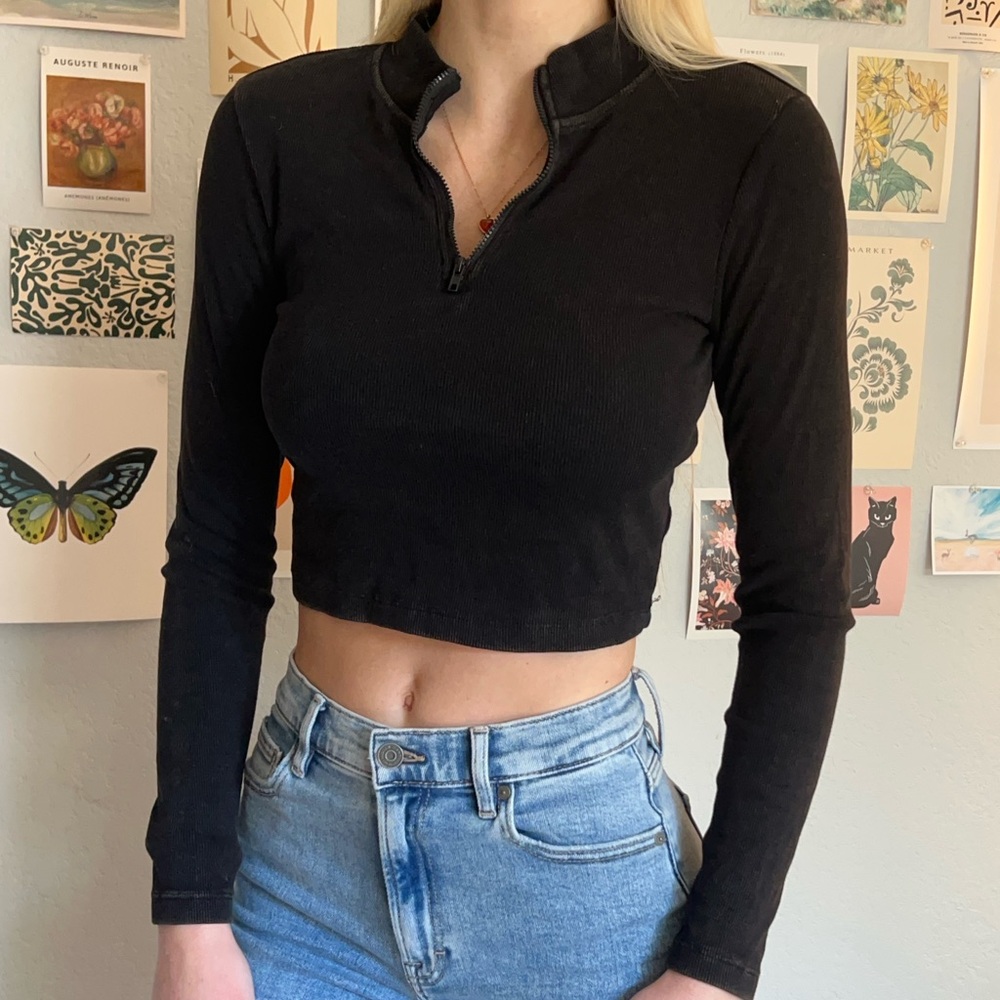 Black ribbed top